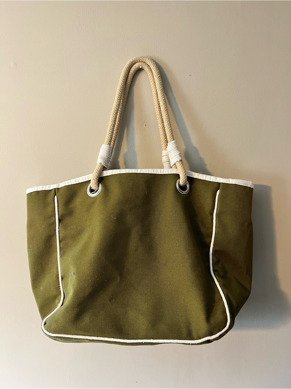 Indicus 💯 cotton canvas rope handles tote in olive green with off white piping.
